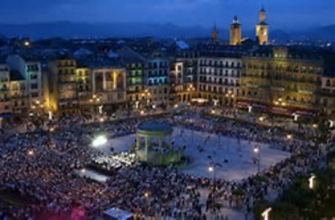 Bienvenidos A Vuestra Casa! Lägenhet Sansoáin Exteriör bild